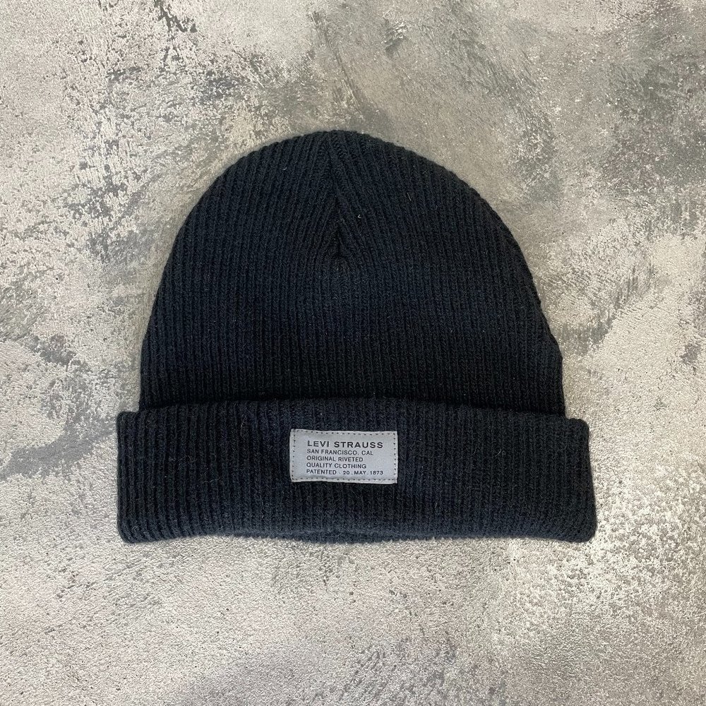 Levi's Seasonal Black Fuzzy Knit Beanie with Logo